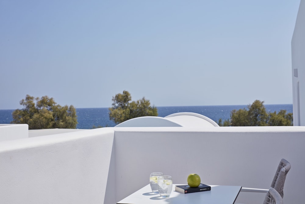 Costa Grand Resort & Spa — Hotel building in Kamari, South Aegean