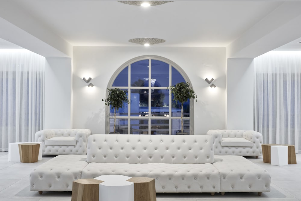 Costa Grand Resort & Spa — Hotel building in Kamari, South Aegean