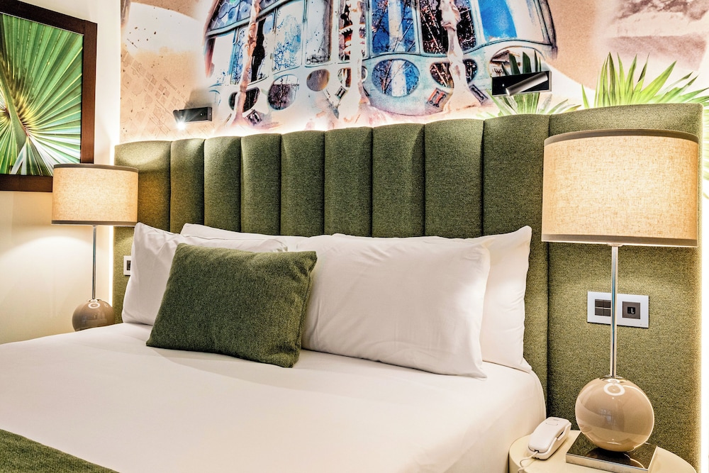 Hotel Indigo Barcelona - Plaza Catalunya by IHG — Hotel rooms in Barcelona, Catalonia