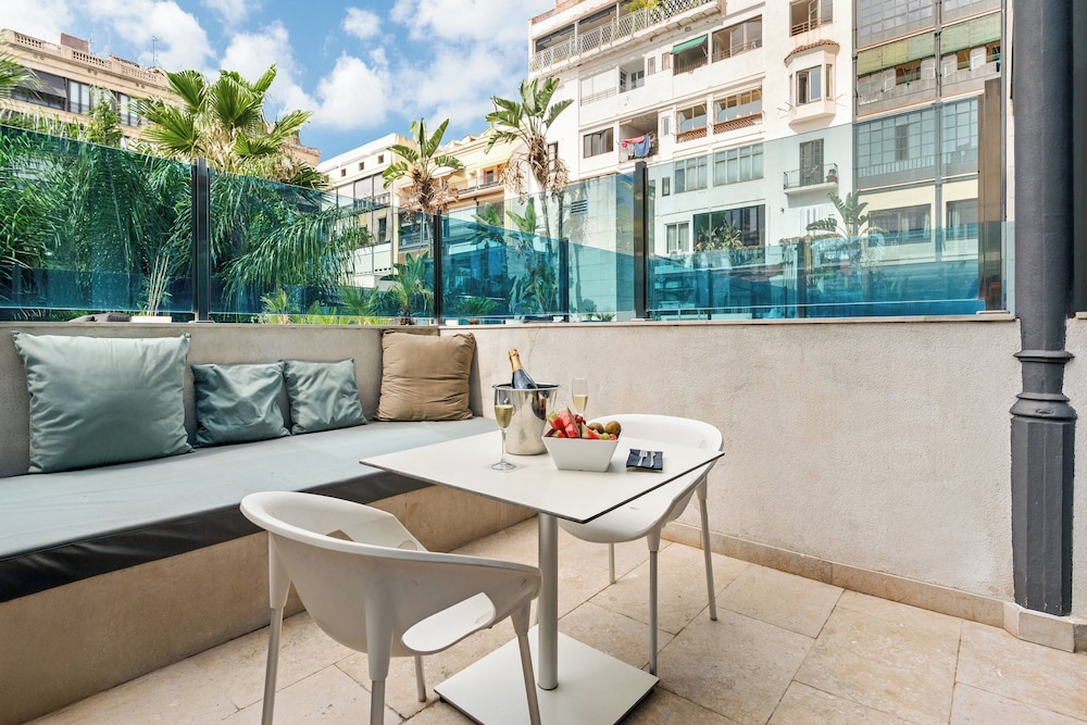 Hotel Indigo Barcelona - Plaza Catalunya by IHG — Hotel building in Barcelona, Catalonia