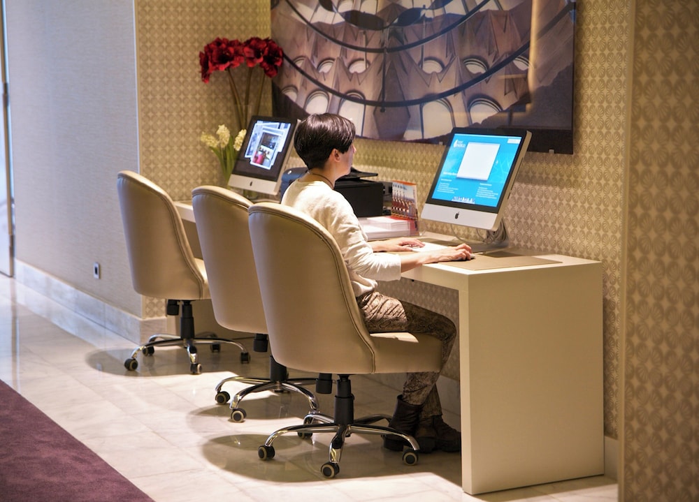 Hotel Indigo Barcelona - Plaza Catalunya by IHG — Hotel building in Barcelona, Catalonia