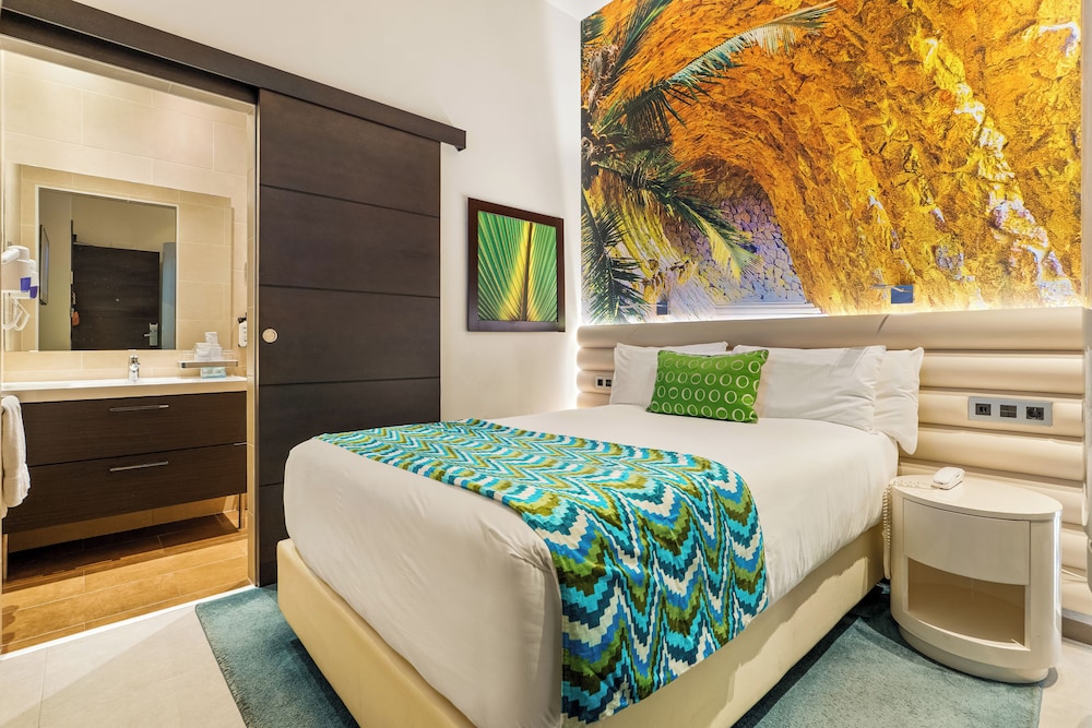 Hotel Indigo Barcelona - Plaza Catalunya by IHG — Hotel rooms in Barcelona, Catalonia