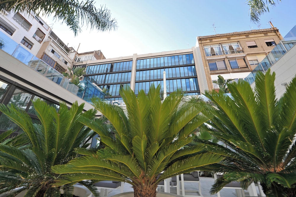 Hotel Indigo Barcelona - Plaza Catalunya by IHG — Hotel building in Barcelona, Catalonia