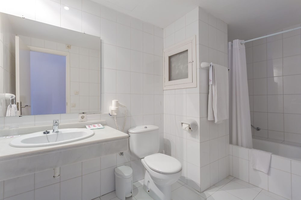 Hotel JS Sol de Can Picafort - Adults Only — Hotel rooms in Can Picafort, Balearic Islands