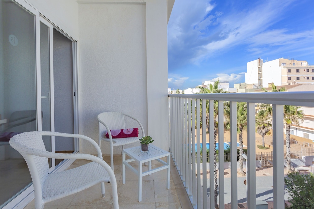 Hotel JS Sol de Can Picafort - Adults Only — Hotel rooms in Can Picafort, Balearic Islands