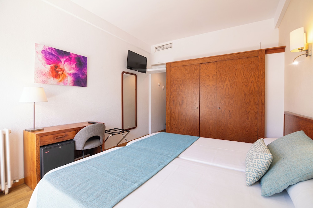 Hotel JS Sol de Can Picafort - Adults Only — Hotel rooms in Can Picafort, Balearic Islands