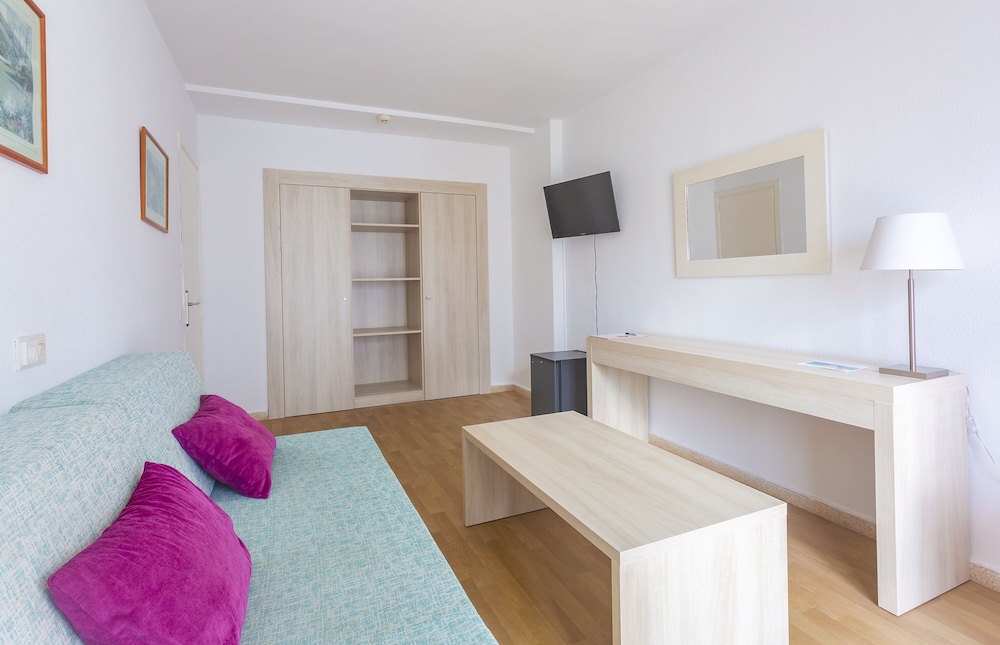 Hotel JS Sol de Can Picafort - Adults Only — Hotel rooms in Can Picafort, Balearic Islands