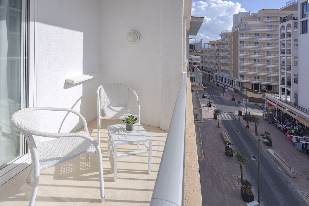 Hotel JS Sol de Can Picafort - Adults Only — Hotel rooms in Can Picafort, Balearic Islands