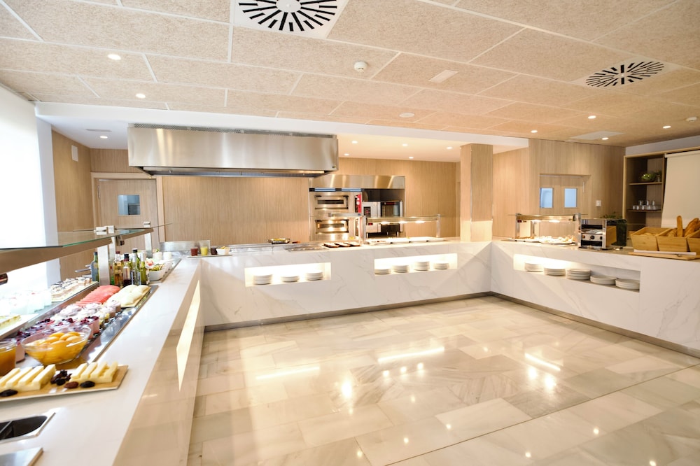 Hotel JS Sol de Can Picafort - Adults Only — Restaurant & bars in Can Picafort, Balearic Islands