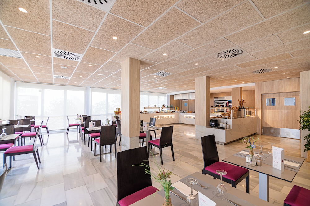 Hotel JS Sol de Can Picafort - Adults Only — Restaurant & bars in Can Picafort, Balearic Islands