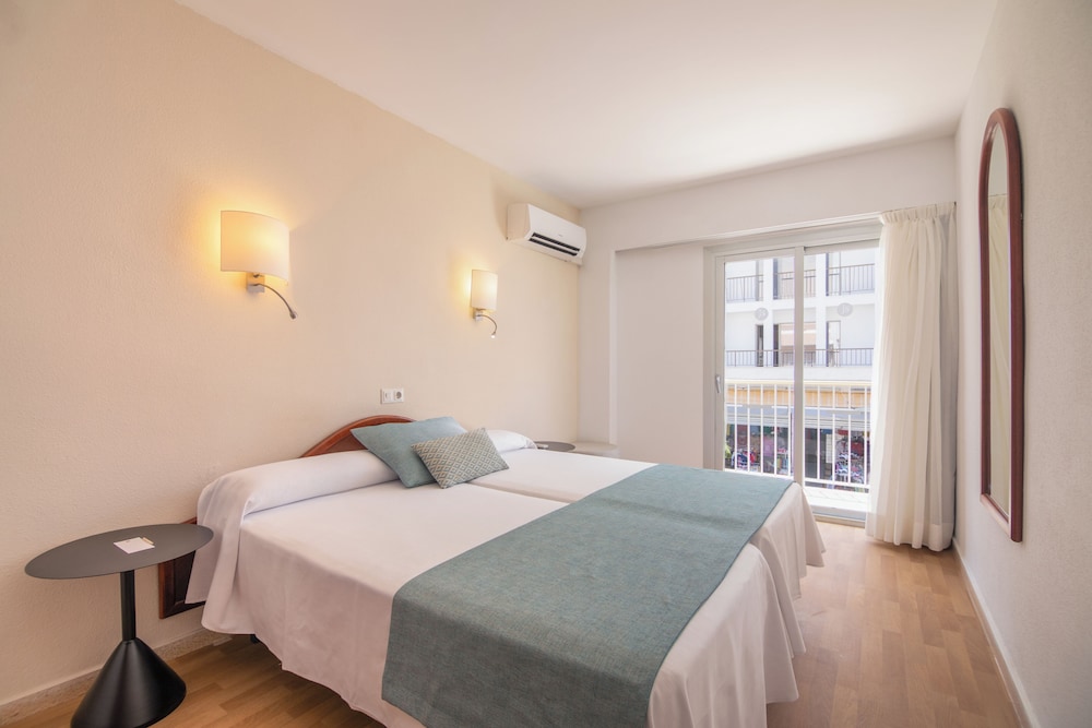 Hotel JS Sol de Can Picafort - Adults Only — Hotel rooms in Can Picafort, Balearic Islands