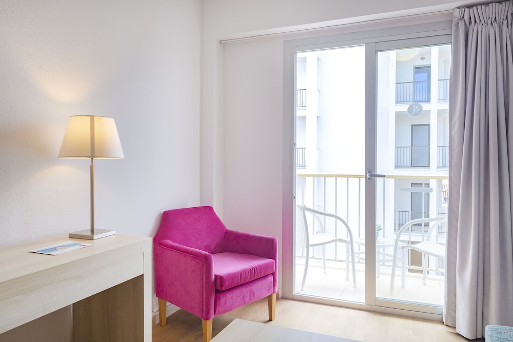 Hotel JS Sol de Can Picafort - Adults Only — Hotel rooms in Can Picafort, Balearic Islands