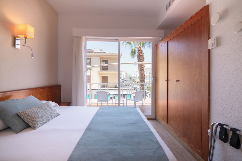 Hotel JS Sol de Can Picafort - Adults Only — Hotel rooms in Can Picafort, Balearic Islands