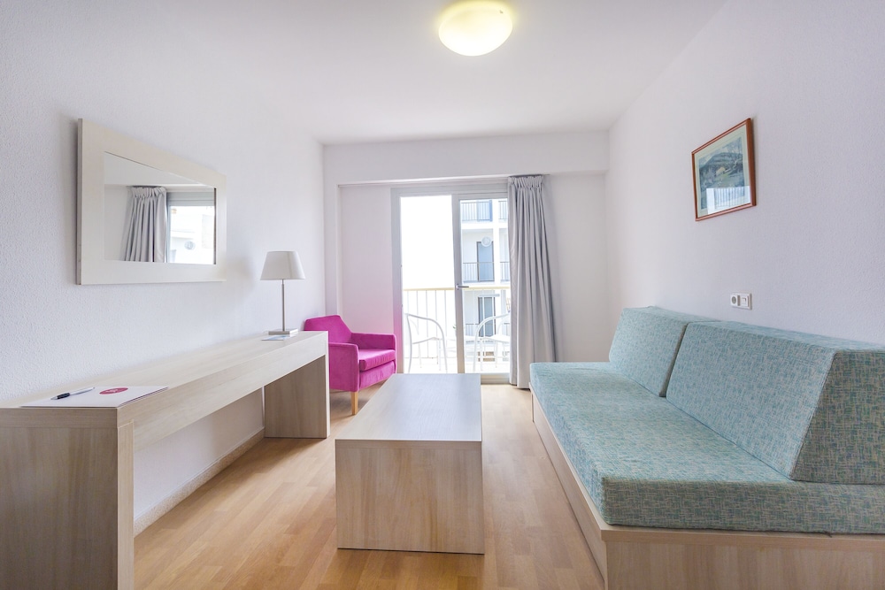 Hotel JS Sol de Can Picafort - Adults Only — Hotel rooms in Can Picafort, Balearic Islands