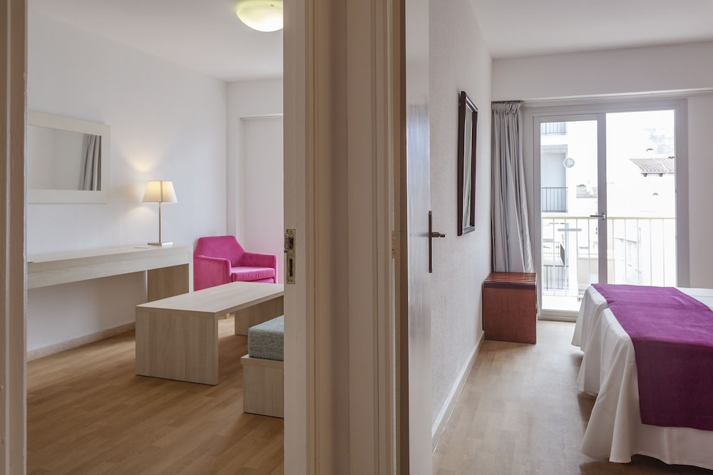Hotel JS Sol de Can Picafort - Adults Only — Hotel rooms in Can Picafort, Balearic Islands