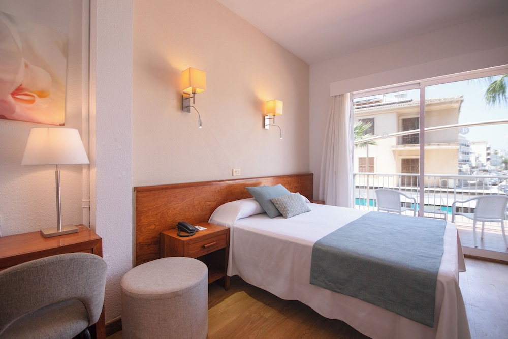 Hotel JS Sol de Can Picafort - Adults Only — Hotel rooms in Can Picafort, Balearic Islands