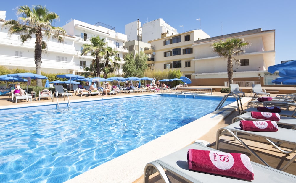 Hotel JS Sol de Can Picafort - Adults Only — Swimming pool in Can Picafort, Balearic Islands