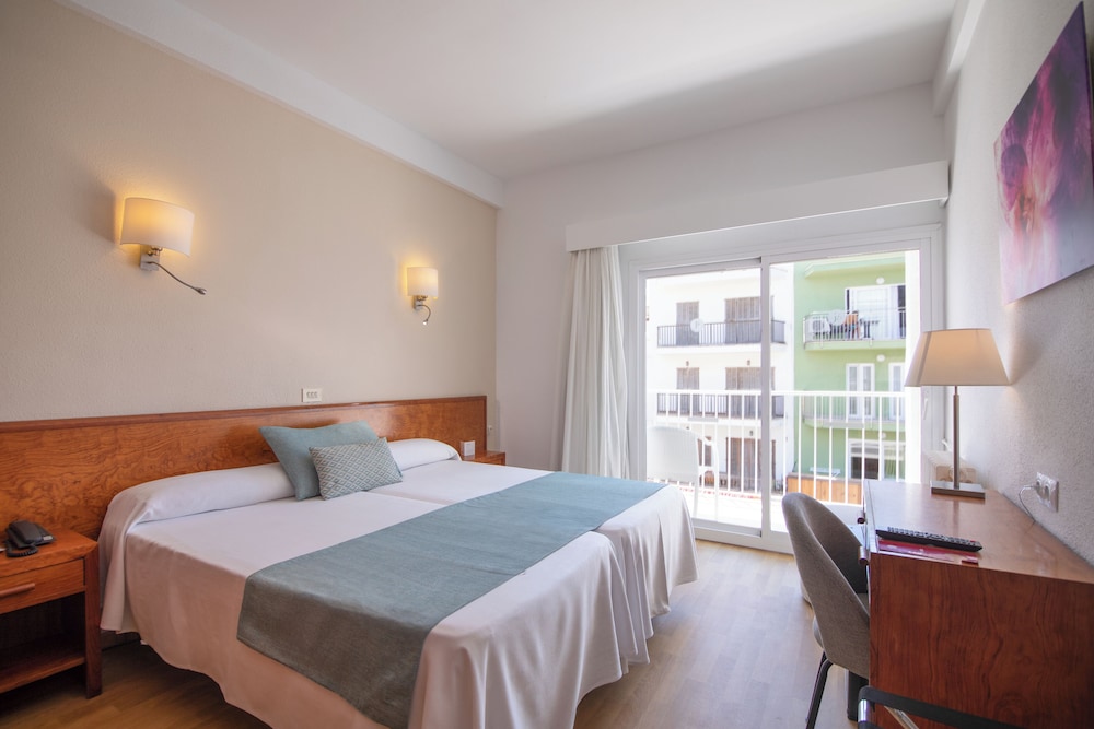 Hotel JS Sol de Can Picafort - Adults Only — Hotel rooms in Can Picafort, Balearic Islands