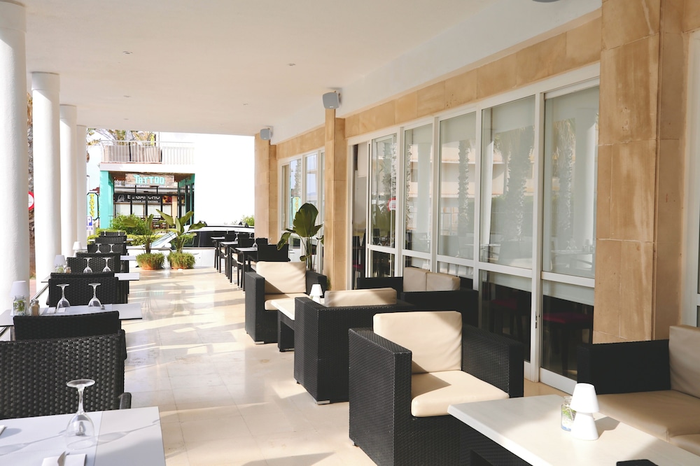Hotel JS Sol de Can Picafort - Adults Only — Restaurant & bars in Can Picafort, Balearic Islands