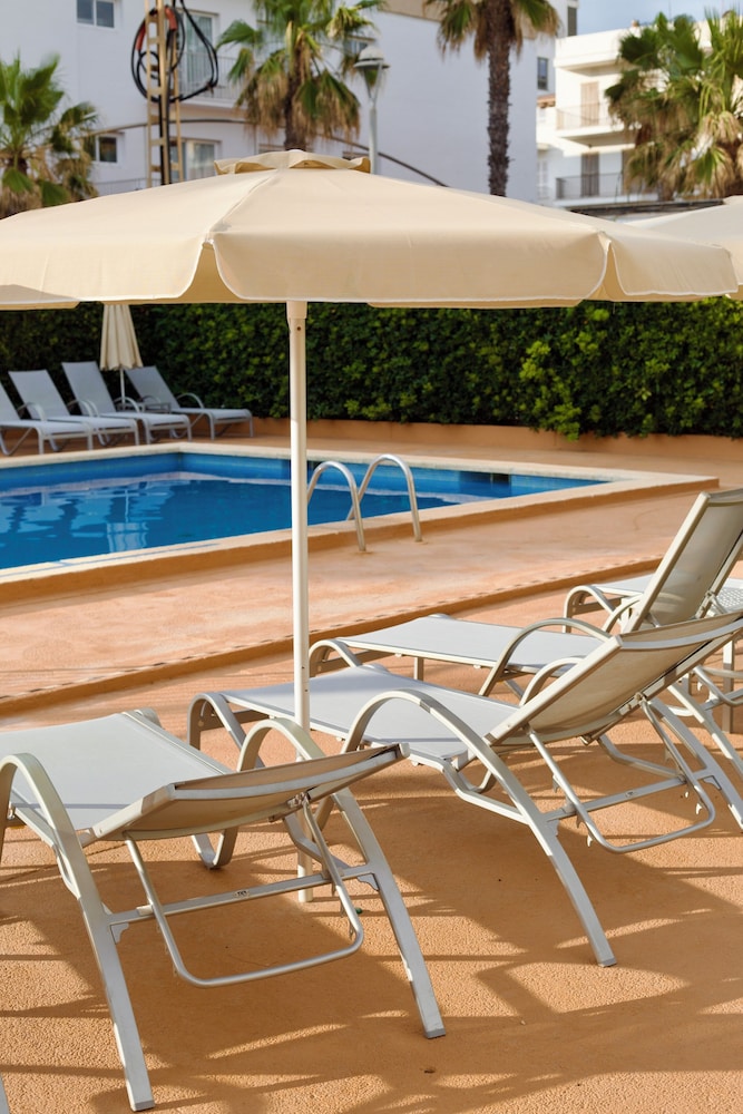 Hotel JS Sol de Can Picafort - Adults Only — Swimming pool in Can Picafort, Balearic Islands