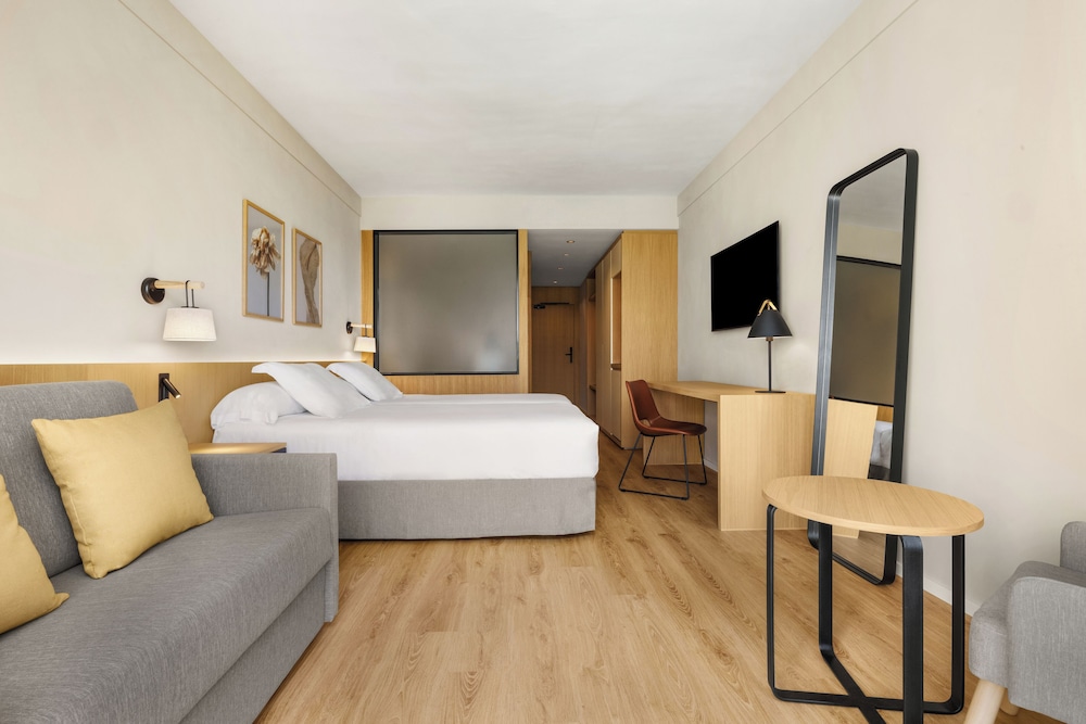 Protur Sa Coma Playa Hotel & Spa — Hotel rooms in Sa Coma, Balearic Islands