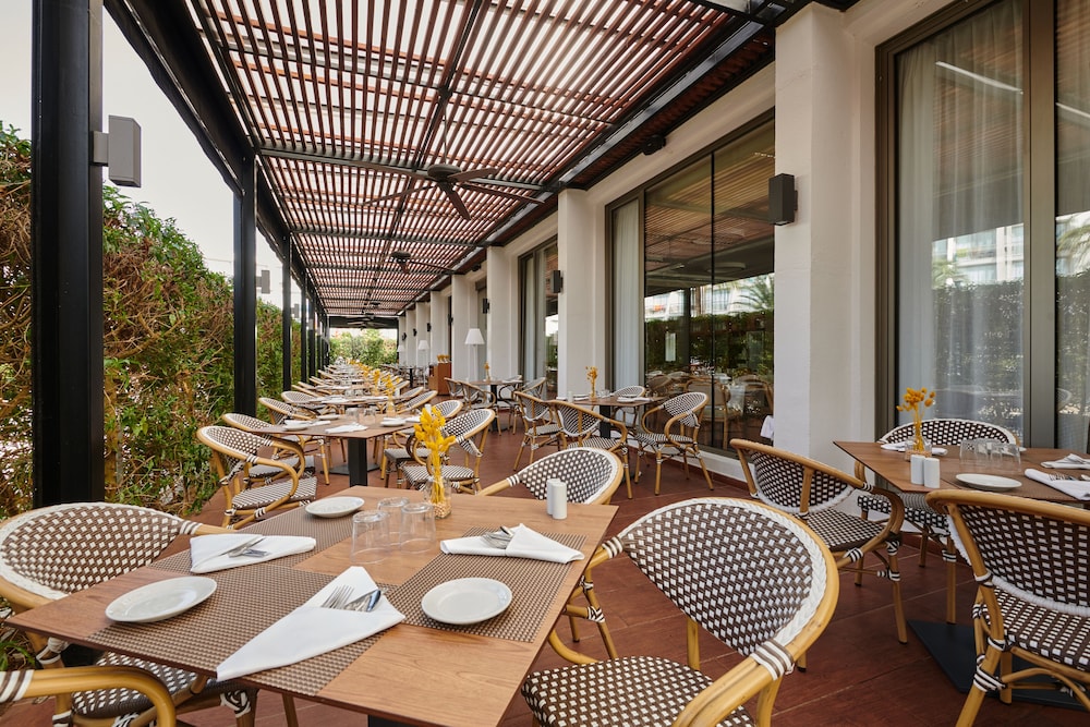 Protur Sa Coma Playa Hotel & Spa — Restaurant & bars in Sa Coma, Balearic Islands