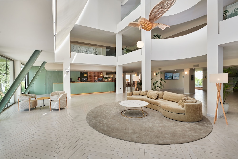 Protur Sa Coma Playa Hotel & Spa — Hotel building in Sa Coma, Balearic Islands