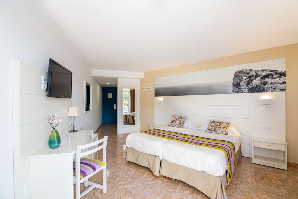 Hotel Venecia Paguera — Hotel rooms in Peguera, Balearic Islands