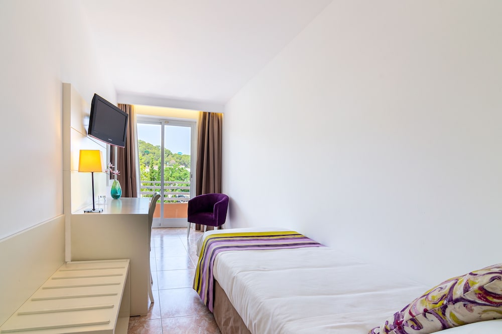 Hotel Venecia Paguera — Hotel rooms in Peguera, Balearic Islands