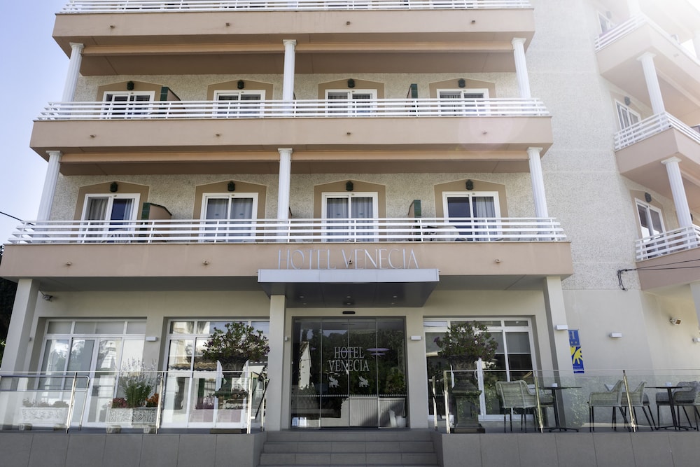 Hotel Venecia Paguera — Hotel building in Peguera, Balearic Islands
