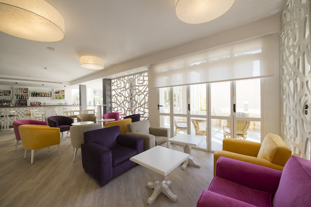 Hotel Venecia Paguera — Restaurant & bars in Peguera, Balearic Islands