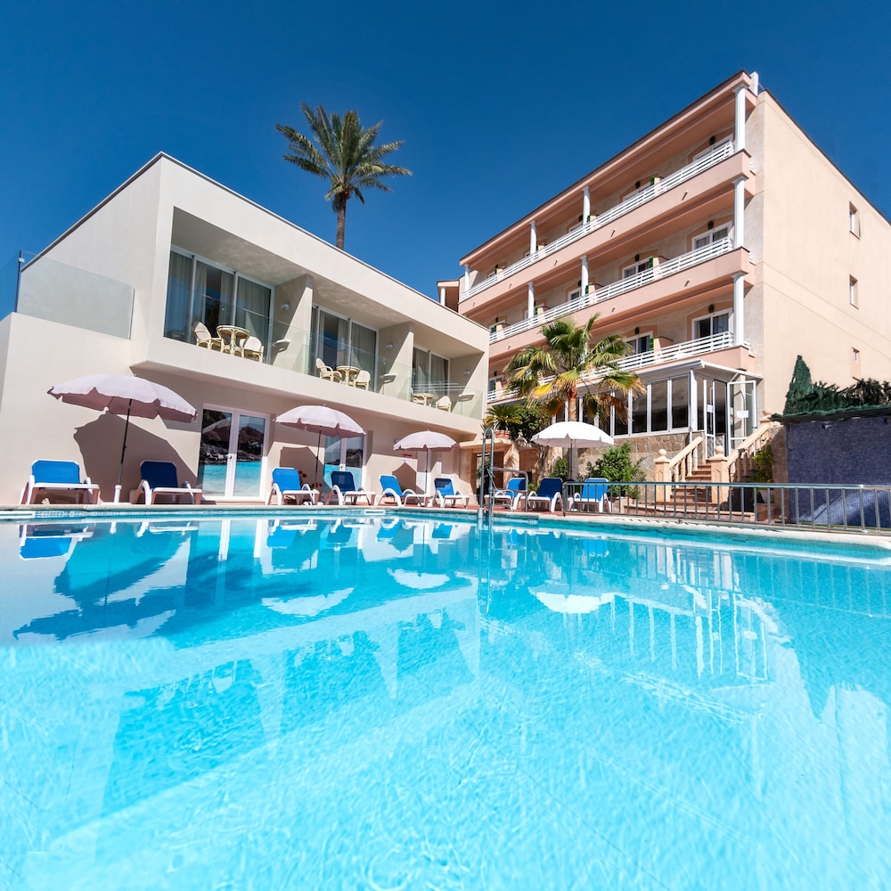 Hotel Venecia Paguera — Swimming pool in Peguera, Balearic Islands