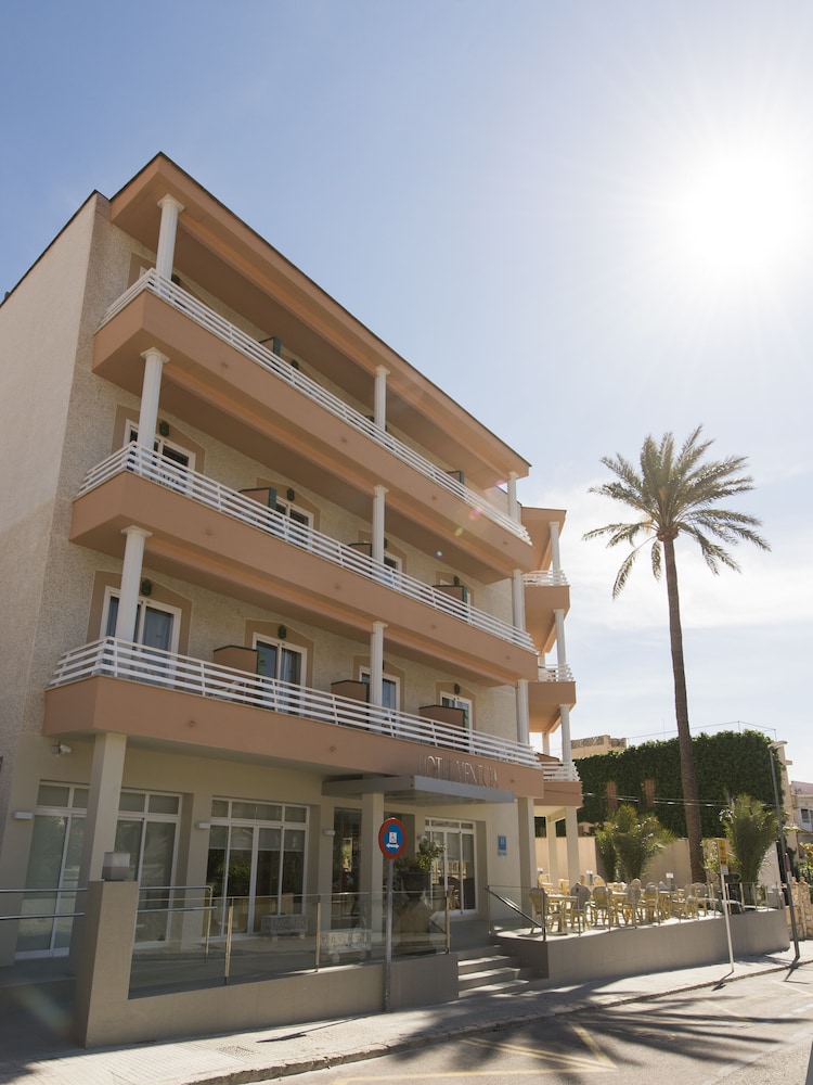Hotel Venecia Paguera — Hotel building in Peguera, Balearic Islands