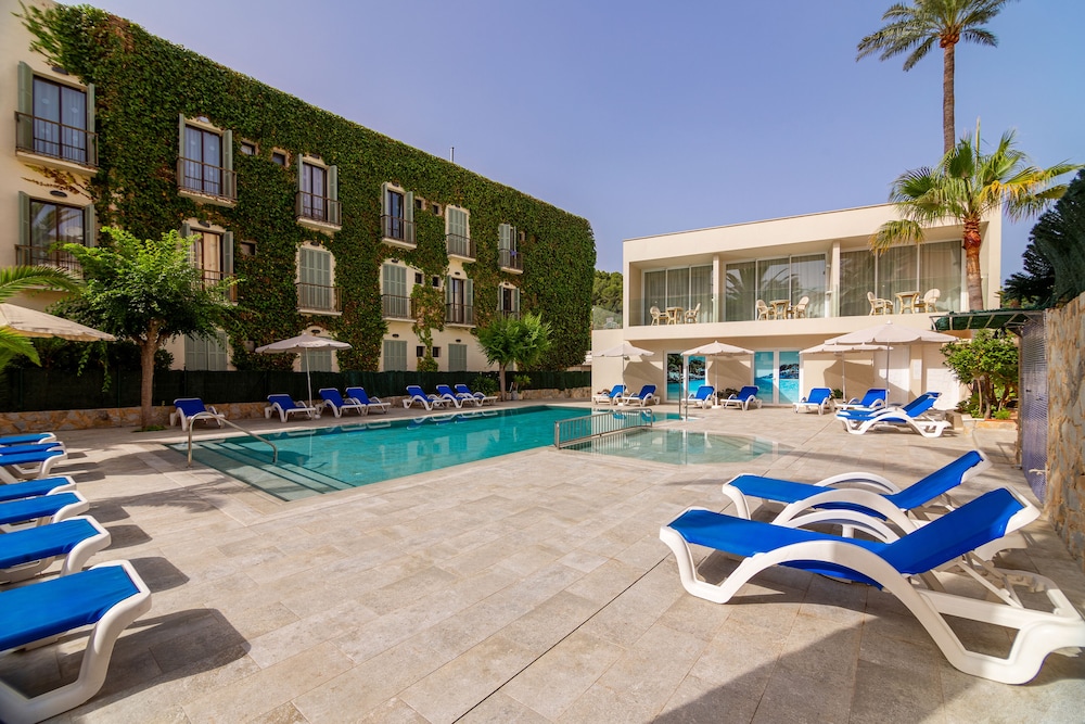 Hotel Venecia Paguera — Swimming pool in Peguera, Balearic Islands