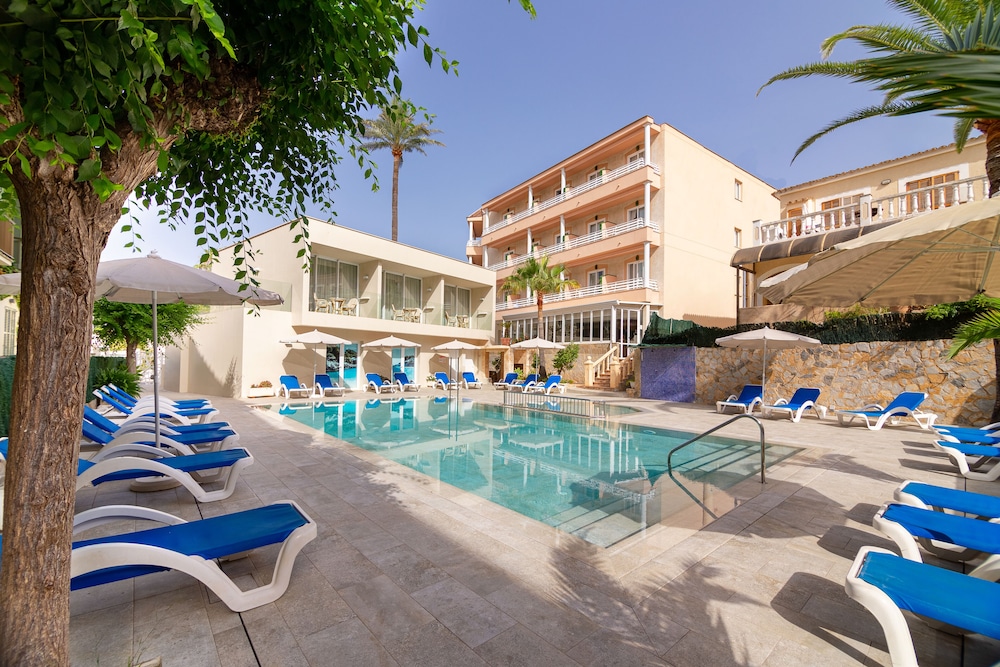 Hotel Venecia Paguera — Swimming pool in Peguera, Balearic Islands