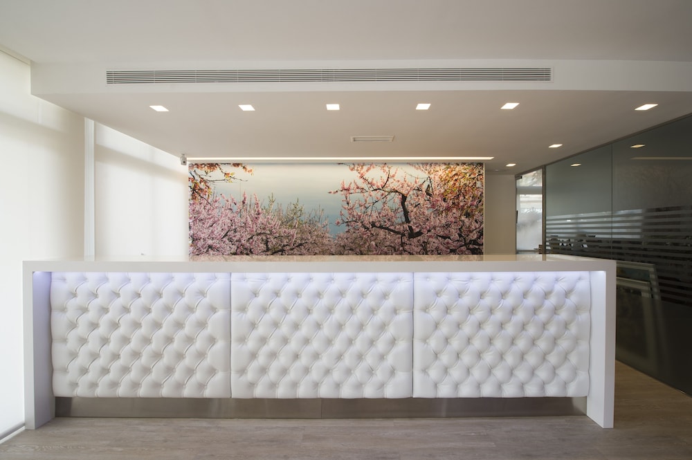 Hotel Venecia Paguera — Hotel building in Peguera, Balearic Islands