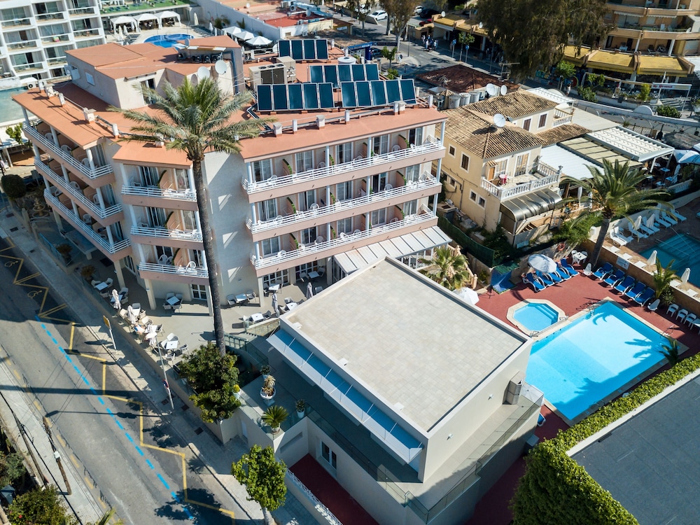 Hotel Venecia Paguera — Hotel building in Peguera, Balearic Islands