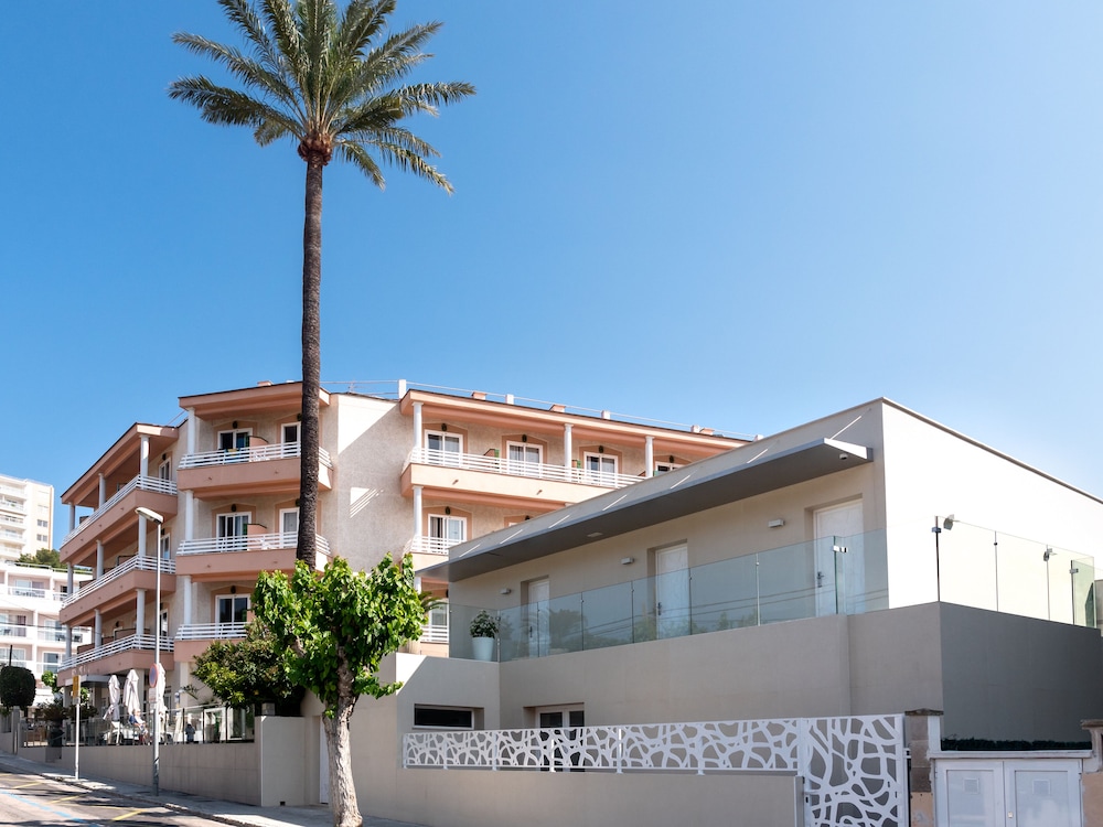 Hotel Venecia Paguera — Hotel building in Peguera, Balearic Islands