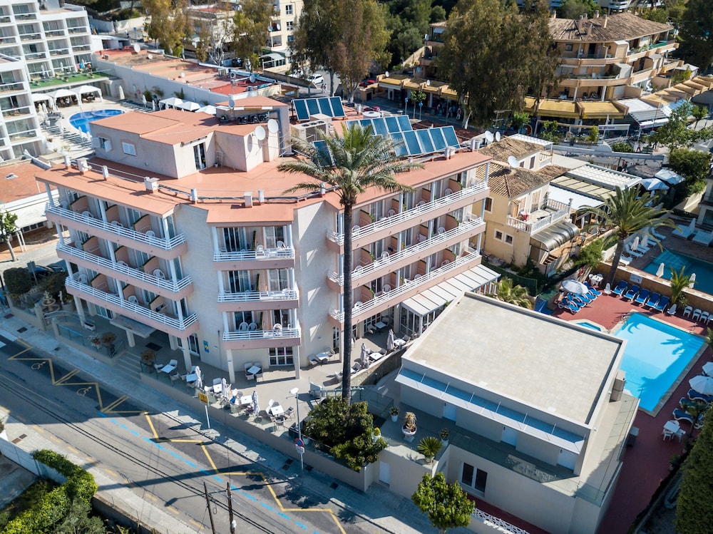 Hotel Venecia Paguera — Hotel building in Peguera, Balearic Islands