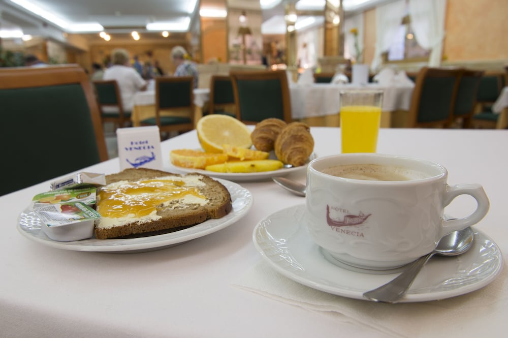 Hotel Venecia Paguera — Restaurant & bars in Peguera, Balearic Islands