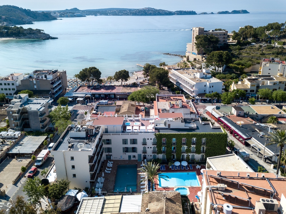Hotel Venecia Paguera — Hotel building in Peguera, Balearic Islands