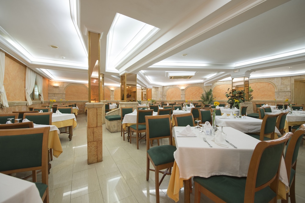 Hotel Venecia Paguera — Restaurant & bars in Peguera, Balearic Islands