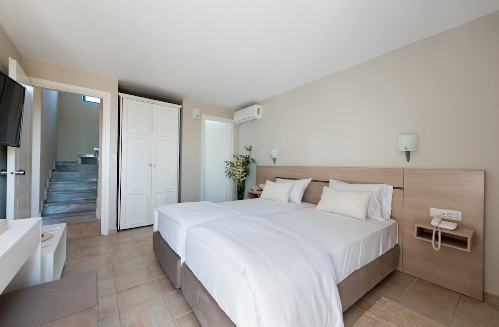 Ammoudia Maisonettes — Hotel rooms in Acharavi, Ionian Islands