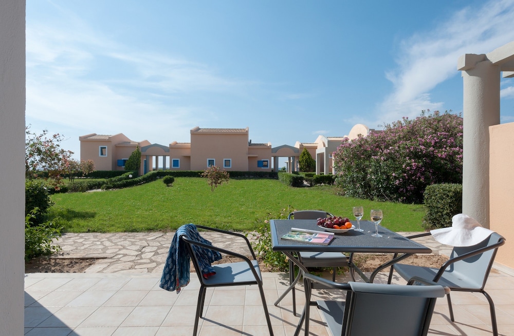 Ammoudia Maisonettes — Hotel building in Acharavi, Ionian Islands