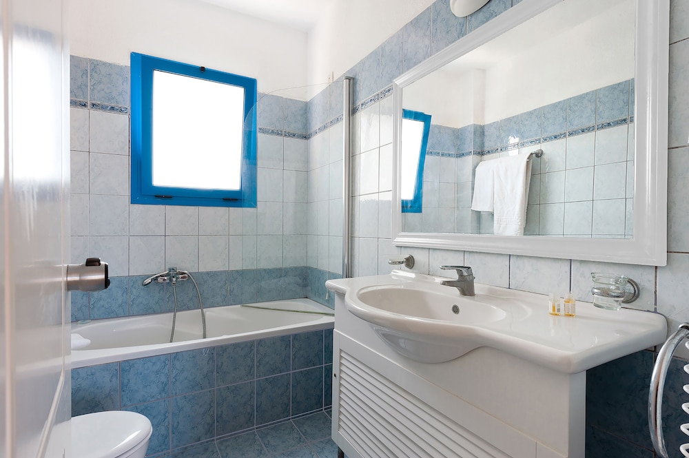 Ammoudia Maisonettes — Hotel rooms in Acharavi, Ionian Islands