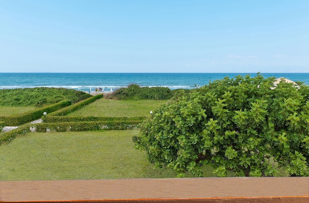 Ammoudia Maisonettes — Beach in Acharavi, Ionian Islands