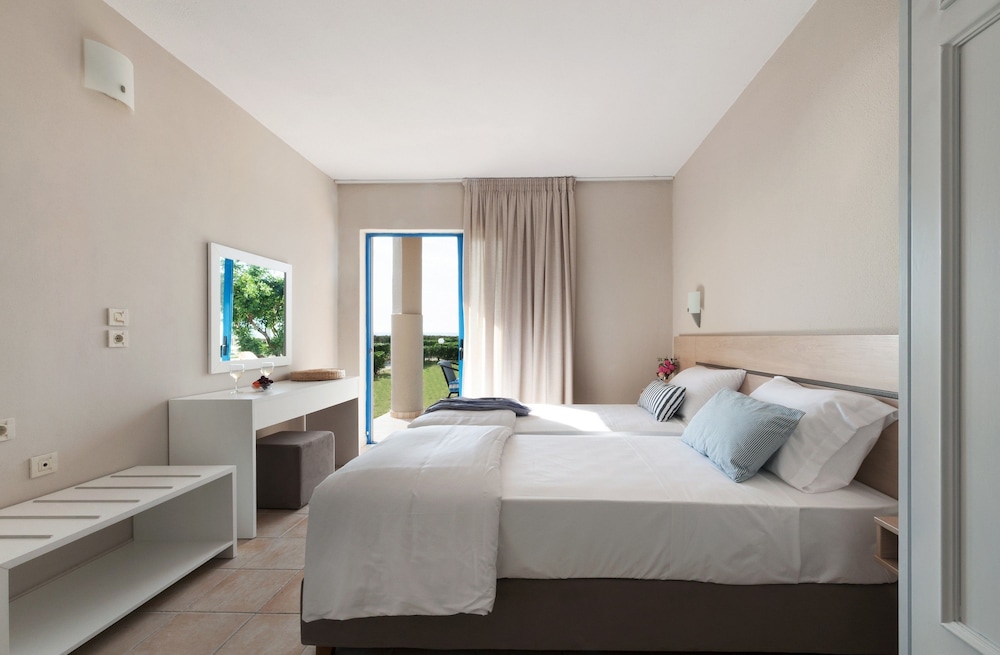 Ammoudia Maisonettes — Hotel rooms in Acharavi, Ionian Islands