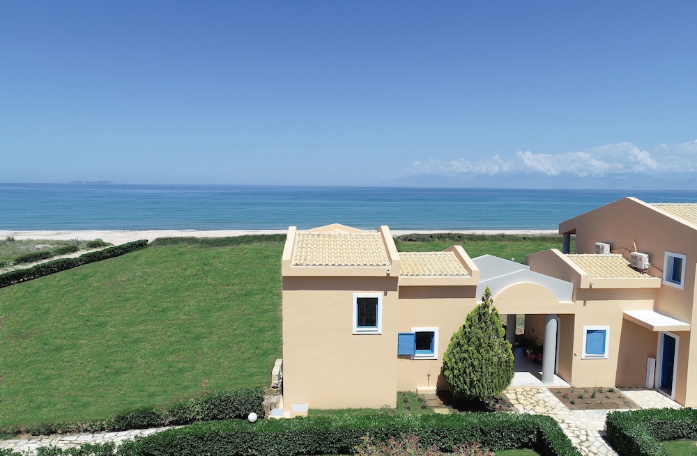 Ammoudia Maisonettes — Hotel building in Acharavi, Ionian Islands