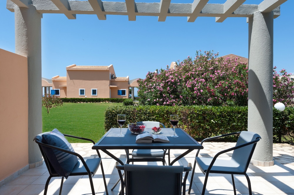 Ammoudia Maisonettes — Hotel building in Acharavi, Ionian Islands