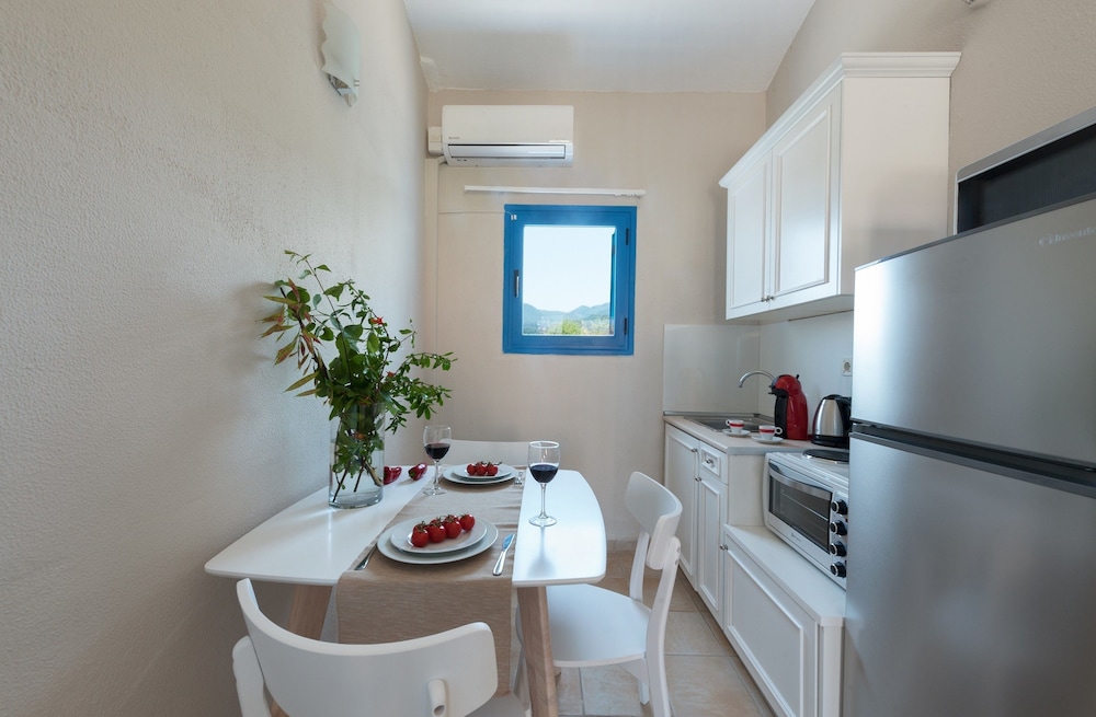 Ammoudia Maisonettes — Hotel rooms in Acharavi, Ionian Islands
